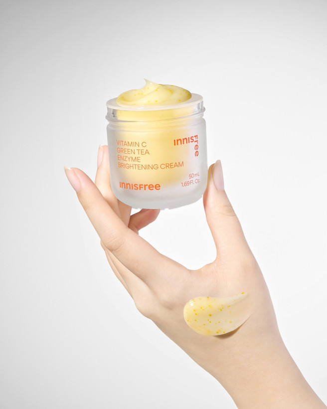 کرم روشن کننده ویتامین سی با آنزیم چای سبز اینیسفری | innisfree Green Tea Enzyme Vitamin C Brightening Cream