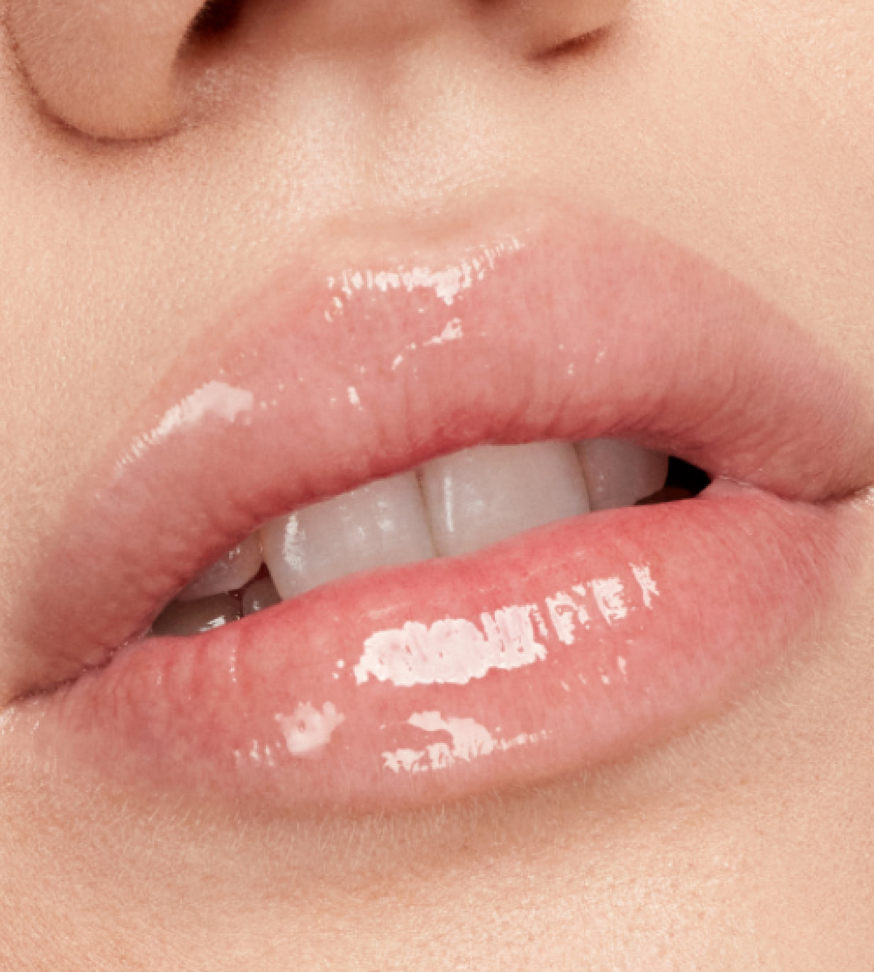 لیپ گلاس حجم دهنده و براق رم بیوتی | R.E.M Utmost Importance Plumping Lip Gloss