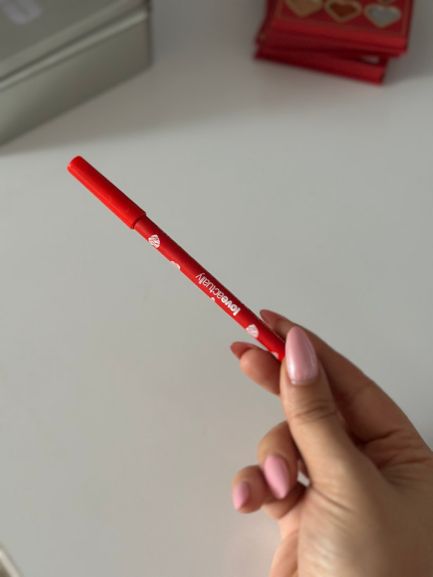 مداد لب میکاپ رولوشن | Makeup Revolution x Love Actually Lip Liner
