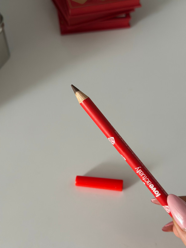 مداد لب میکاپ رولوشن | Makeup Revolution x Love Actually Lip Liner